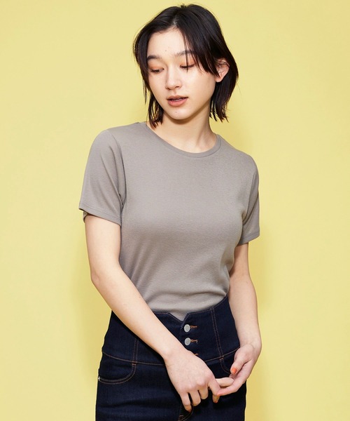 FOREVER 21（フォーエバー トゥエンティーワン）の「【BASIC】シンプルカットTシャツ（Tシャツ/カットソー・レディース・ブラック/グレー/オフホワイト・MEDIUM/SMALL）」の16枚目の写真