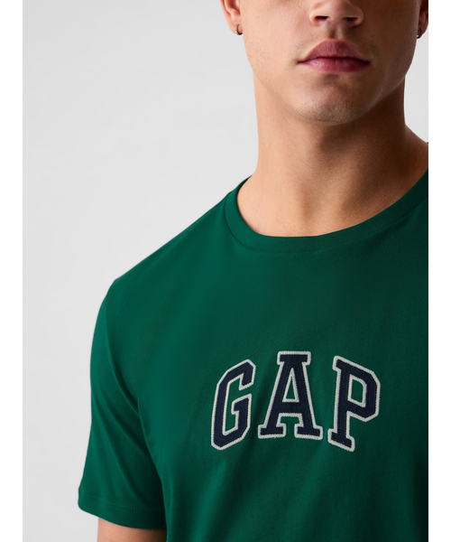 GAP（ギャップ）の「GapアーチロゴTシャツ(ユニセックス)（Tシャツ/カットソー・メンズ・ブルー/グレー/オフホワイト/ブラック/オレンジ/ネイビー/ホワイト/グリーン/グリーン系その他/ベージュ/ブルー系その他/イエロー/ブラウン/レッド/パープル/ブルー系その他3/ブルー系その他2/レッド系その他/イエロー系その他/グリーン系その他5/レッド系その他2/ブルー系その他5/スカイブルー/ワイン/ダークグリーン/ダークブラウン/ブルー系その他4/グリーン系その他2・XS/S/M/L/XL/XXS）」の11枚目の写真