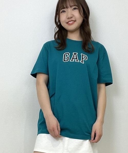 GAP（ギャップ）の「GapアーチロゴTシャツ(ユニセックス)（Tシャツ/カットソー・メンズ・ブルー/グレー/オフホワイト/ブラック/オレンジ/ネイビー/ホワイト/グリーン/グリーン系その他/ベージュ/ブルー系その他/イエロー/ブラウン/レッド/パープル/ブルー系その他3/ブルー系その他2/レッド系その他/イエロー系その他/グリーン系その他5/レッド系その他2/ブルー系その他5/スカイブルー/ワイン/ダークグリーン/ダークブラウン/ブルー系その他4/グリーン系その他2・XS/S/M/L/XL/XXS）」の10枚目の写真