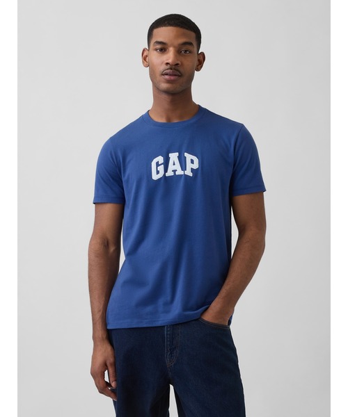 GAP（ギャップ）の「GapアーチロゴTシャツ(ユニセックス)（Tシャツ/カットソー・メンズ・ブルー/グレー/オフホワイト/ブラック/オレンジ/ネイビー/ホワイト/グリーン/グリーン系その他/ベージュ/ブルー系その他/イエロー/ブラウン/レッド/パープル/ブルー系その他3/ブルー系その他2/レッド系その他/イエロー系その他/グリーン系その他5/レッド系その他2/ブルー系その他5/スカイブルー/ワイン/ダークグリーン/ダークブラウン/ブルー系その他4/グリーン系その他2/グリーン系その他3/ピンク/ピンク系その他/ブルー系その他6/ブルー系その他7・XS/S/M/L/XL/XXS）」の22枚目の写真