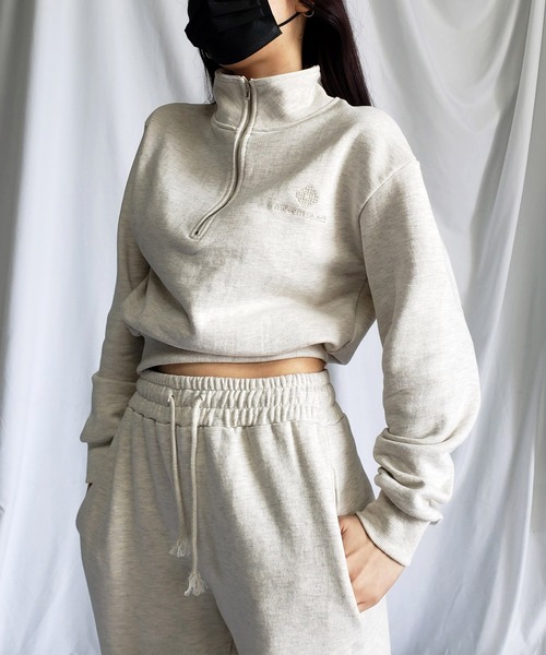 me+em select(ミームセレクト)の「※※【 セットアップ対応 】me+em select mini logo half zip short sweat / ミームセレクトミニロゴ刺繍ハーフジップショートスウェット【 韓国製 】(スウェット・レディース・ブラック/グレー/ピンク/ベージュ・FREE)」の4枚目の写真