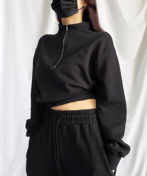 me+em select(ミームセレクト)の「※※【 セットアップ対応 】me+em select mini logo half zip short sweat / ミームセレクトミニロゴ刺繍ハーフジップショートスウェット【 韓国製 】(スウェット・レディース・ブラック/グレー/ピンク/ベージュ・FREE)」の2枚目の写真