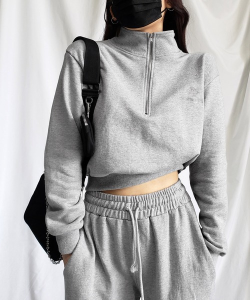 me+em select(ミームセレクト)の「※※【 セットアップ対応 】me+em select mini logo half zip short sweat / ミームセレクトミニロゴ刺繍ハーフジップショートスウェット【 韓国製 】(スウェット・レディース・ブラック/グレー/ピンク/ベージュ・FREE)」の11枚目の写真