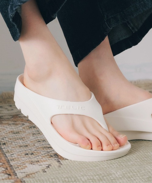 TELIC(テリック)の「TELIC/テリック W- FLIP FLOP サンダル(サンダル・メンズ・アイボリー/キャメル/ブラック/ネイビー・L/XS/XL/ML/M/S)」の2枚目の写真