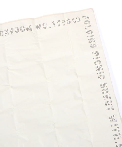 LAKOLE（ラコレ）の「コンパクトレジャーシート / 187425（アウトドアグッズ・レディース・ベージュ/チャコール/アイボリー・FREE）」の13枚目の写真