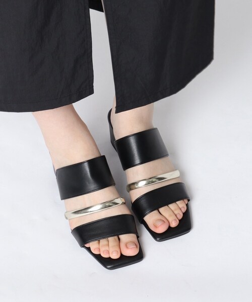 ESPERANZA（エスペランサ）の「高評価レビュー！コンビネーションベルトミュールサンダル（サンダル・レディース・ブラック/アイボリー/ダークウッド・LL/S/M/L）」の2枚目の写真