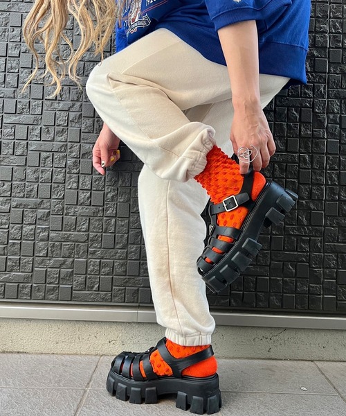 DEVICE（デバイス）の「【NATSUPOO SELECT】ソックス 靴下 ぽこぽこバブル＆アルファベットロゴ（ソックス/靴下・レディース・ホワイト/ピンク/オレンジ/ブルー・FREE）」の4枚目の写真