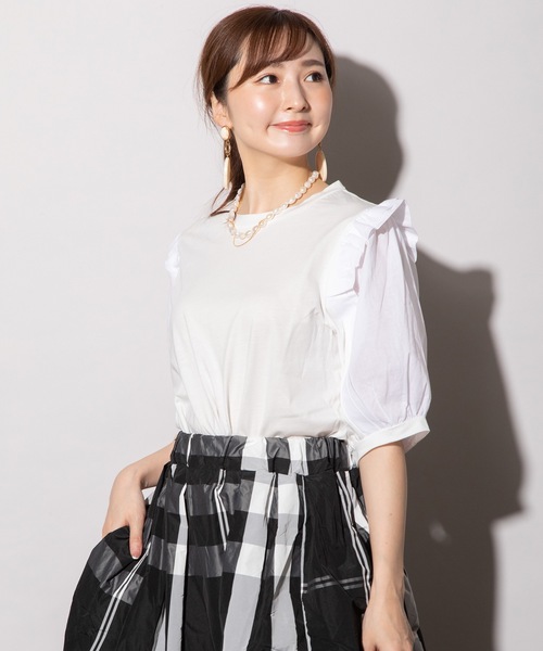 MHBG TOKYO(エムエイチビージートーキョー)の「肩フリル異素材ドッキングプルオーバー(Tシャツ/カットソー・レディース・ブラック/オフホワイト/チャコールグレー・FREE)」の2枚目の写真