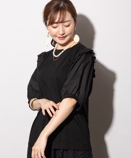 MHBG TOKYO(エムエイチビージートーキョー)の「肩フリル異素材ドッキングプルオーバー(Tシャツ/カットソー・レディース・ブラック/オフホワイト/チャコールグレー・FREE)」の5枚目の写真