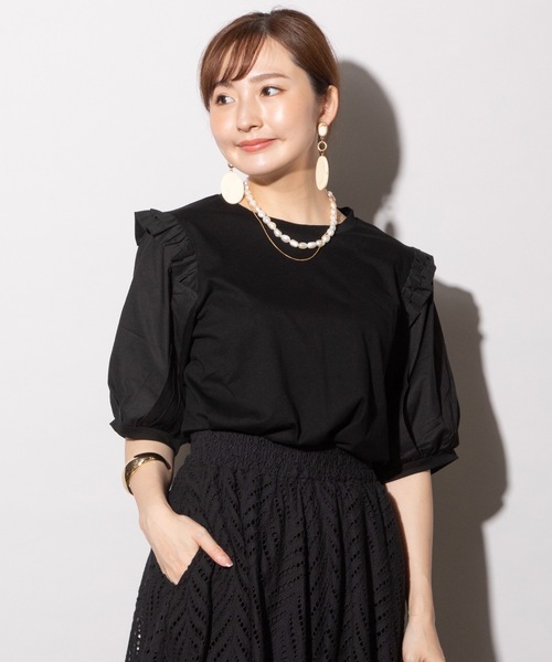 MHBG TOKYO(エムエイチビージートーキョー)の「肩フリル異素材ドッキングプルオーバー(Tシャツ/カットソー・レディース・ブラック/オフホワイト/チャコールグレー・FREE)」の4枚目の写真