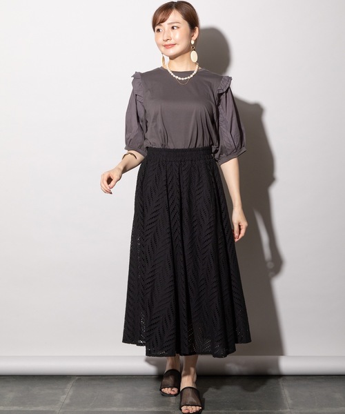 MHBG TOKYO(エムエイチビージートーキョー)の「肩フリル異素材ドッキングプルオーバー(Tシャツ/カットソー・レディース・ブラック/オフホワイト/チャコールグレー・FREE)」の9枚目の写真
