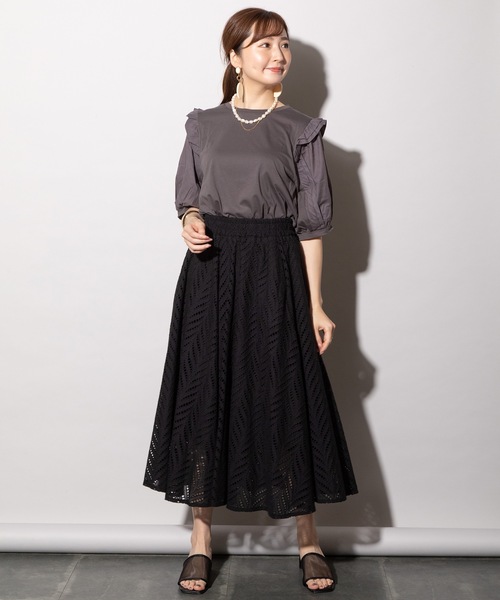MHBG TOKYO(エムエイチビージートーキョー)の「肩フリル異素材ドッキングプルオーバー(Tシャツ/カットソー・レディース・ブラック/オフホワイト/チャコールグレー・FREE)」の6枚目の写真