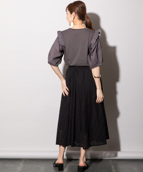 MHBG TOKYO(エムエイチビージートーキョー)の「肩フリル異素材ドッキングプルオーバー(Tシャツ/カットソー・レディース・ブラック/オフホワイト/チャコールグレー・FREE)」の16枚目の写真