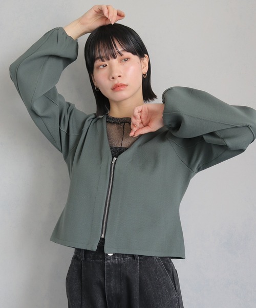 cheriella(シェリエラ)の「【cheriella】WEB限定ジップニットジャケット WEB LIMITED ZIP KNIT JACKET(ノーカラージャケット・レディース・カーキ/ダークグリーン/ブラック・M)」の13枚目の写真