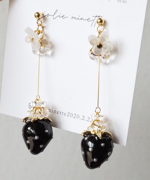 CERCA(チェルカ)の「jolie minette/ゆらゆら いちご モチーフ ゴールドピアス(ピアス(両耳用)・レディース・ブラック/ベージュ/ブラウン/クリア・FREE)」の7枚目の写真