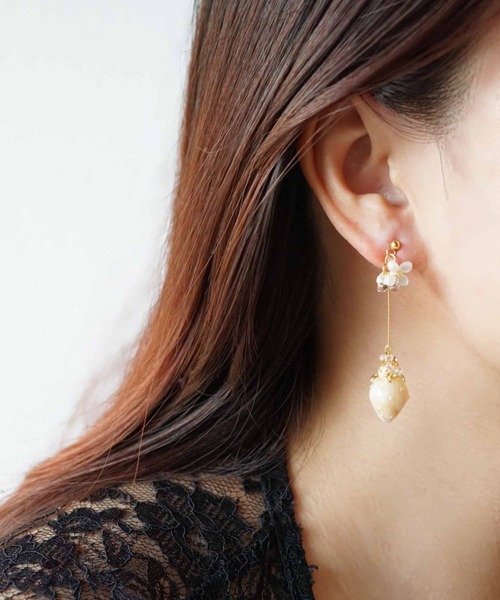 CERCA(チェルカ)の「jolie minette/ゆらゆら いちご モチーフ ゴールドピアス(ピアス(両耳用)・レディース・ブラック/ベージュ/ブラウン/クリア・FREE)」の14枚目の写真