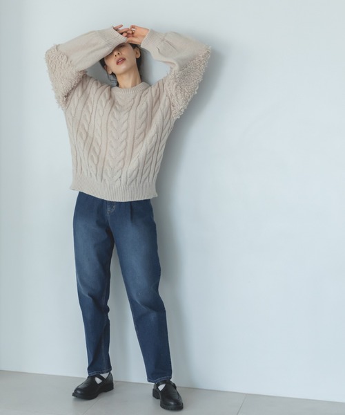 pairmanon（ペアマノン）の「【ママサイズ】ケーブル編み ループ編み 袖ボリューム ニット（ニット/セーター・レディース・ライトベージュ/ブラウン・FREE）」の4枚目の写真