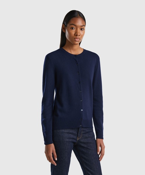 BENETTON (UNITED COLORS OF BENETTON)(ベネトンユナイテッドカラーズオブベネトン)の「ピュアメリノウール無地クルーネックニットカーディガン(カーディガン/ボレロ・レディース・ベージュ/ネイビー/ブラック・LARGE/MEDIUM/SMALL/X-SMALL)」の3枚目の写真