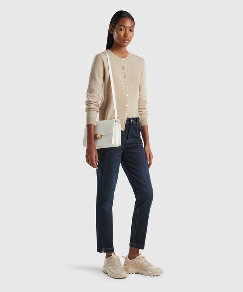 BENETTON (UNITED COLORS OF BENETTON)(ベネトンユナイテッドカラーズオブベネトン)の「ピュアメリノウール無地クルーネックニットカーディガン(カーディガン/ボレロ・レディース・ベージュ/ネイビー/ブラック・LARGE/MEDIUM/SMALL/X-SMALL)」の6枚目の写真