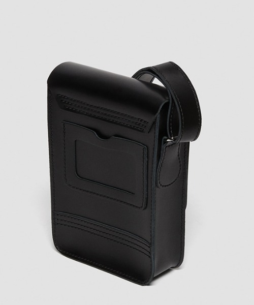 Dr. Martens（ドクターマーチン）の「Dr.Martens/ドクターマーチン/Box Crossbody Bag（ボディバッグ/ウエストポーチ・メンズ・ブラック・F）」の6枚目の写真