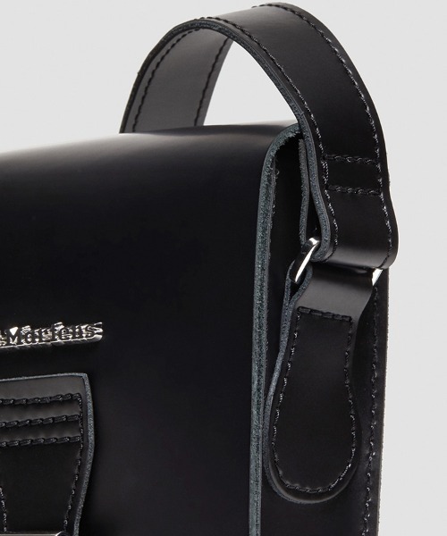 Dr. Martens（ドクターマーチン）の「Dr.Martens/ドクターマーチン/Box Crossbody Bag（ボディバッグ/ウエストポーチ・メンズ・ブラック・F）」の3枚目の写真