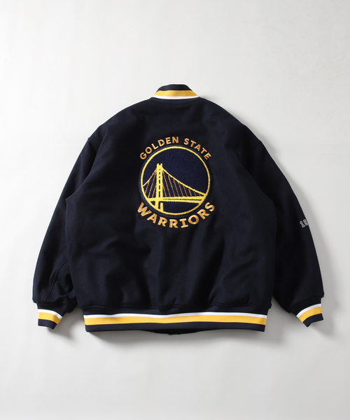 NBA(エヌビーエー)の「WEB限定【Off The Court by NBA】MeltonJacket(スタジャン・メンズ・ブラック/ネイビー・MEDIUM/LARGE)」の4枚目の写真