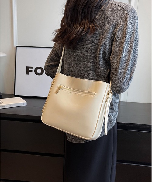 LA VORAGINE（ラ ヴォラジネ）の「外ポケット　スクエアショルダーバッグ（ショルダーバッグ・レディース・アイボリー/ブラウン/ブラック/ベージュ・FREE）」の11枚目の写真