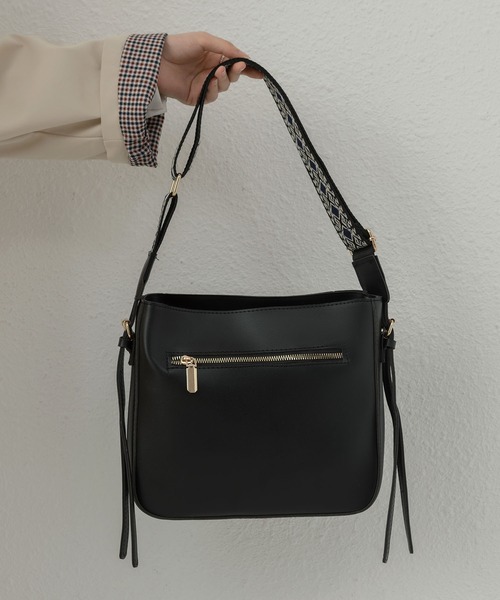 LA VORAGINE（ラ ヴォラジネ）の「外ポケット　スクエアショルダーバッグ（ショルダーバッグ・レディース・アイボリー/ブラウン/ブラック/ベージュ・FREE）」の12枚目の写真