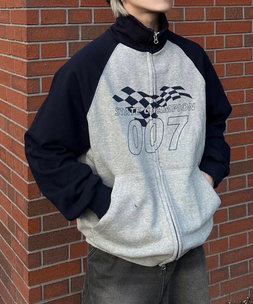 Never mind the XU / Chikashitsu+(ネバーマインド ザ エックスユー / チカシツプラス)の「【nmtc+】raglan zip up sweat / 【エヌエムティーシープラス】ラグランジップアップ長袖スウェットパーカー(スウェット・メンズ・ライトグレー/グレー・ONE SIZE)」の2枚目の写真