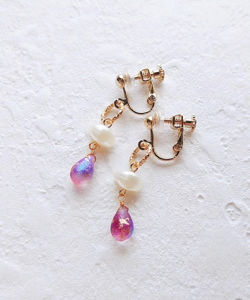 tone（トーン）の「【Cherie+Chambre】Baroque Pearl×Drop Beads Earring（イヤリング・レディース・ピンク/グリーン/パープル・FREE）」の7枚目の写真