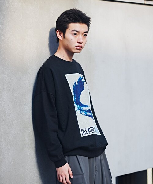 EDIFICE（エディフィス）の「【YVES KLEIN / イヴ クライン】別注 グラフィック プリント スウェット（スウェット・メンズ・ホワイト/ネイビー/レッド/ブルー/ホワイト系その他・MEDIUM/LARGE）」の18枚目の写真