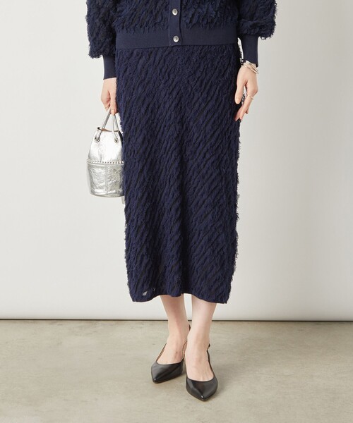 NOLLEY’S Sophi（ノーリーズソフィ）の「《手洗い可能》《セットアップ対応》ラメシアー斜めフリンジタイトニットスカート（スカート・レディース・ダークネイビー/シルバー・FREE）」の3枚目の写真