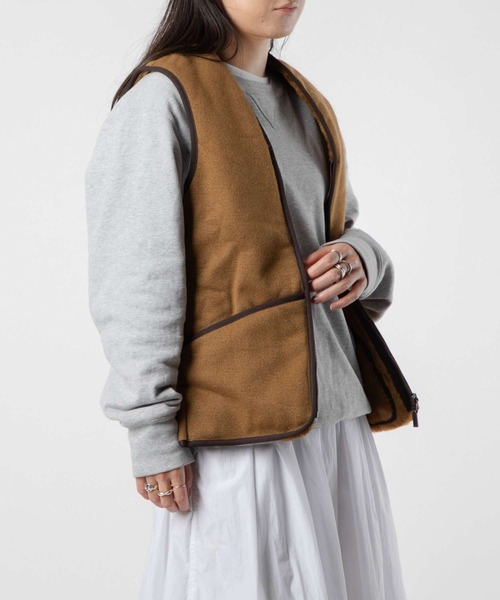 Barbour（バブアー）の「Barbour Warm Pile Waistcoat Zip-In Liner バブアー ライナーベスト ジレ ファーライナー フロントジップ（ベスト・レディース・ブラウン/ブラック・34/38/42/44/40）」の4枚目の写真