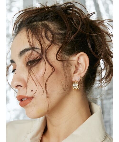 EVRIS（エヴリス）の「WIDE HOOPピアス（ピアス（両耳用）・レディース・シルバー/ゴールド・FREE）」の2枚目の写真