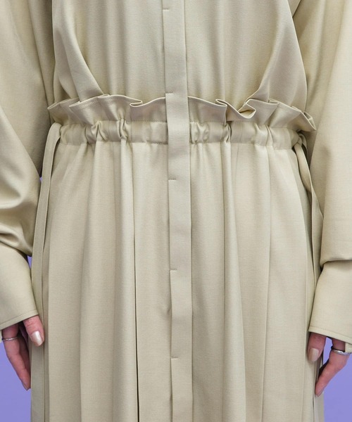 KBF(ケイビーエフ)の「プリーツドッキングワンピース(ワンピース・レディース・チャコールグレー/グリーン系その他・36/38)」の4枚目の写真