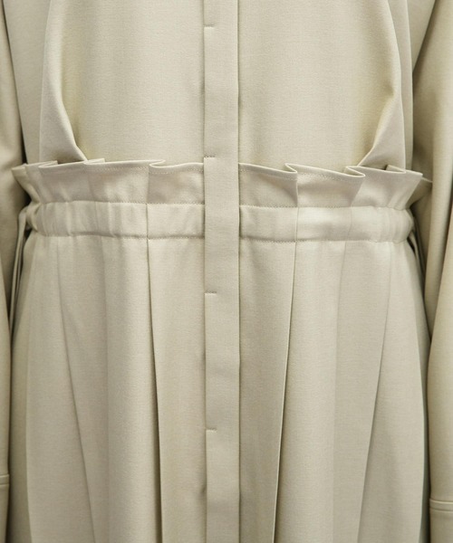 KBF(ケイビーエフ)の「プリーツドッキングワンピース(ワンピース・レディース・チャコールグレー/グリーン系その他・36/38)」の8枚目の写真