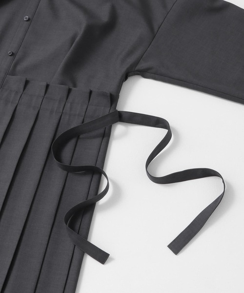 KBF(ケイビーエフ)の「プリーツドッキングワンピース(ワンピース・レディース・チャコールグレー/グリーン系その他・36/38)」の17枚目の写真