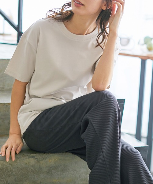 Honeys（ハニーズ）の「きれいめＴシャツ（Tシャツ/カットソー・レディース・イエロー/グリーン/オフホワイト/ブラック/スミクロ/グレイッシュベージュ/ダークブルー/モカ・LL/3L/SS/S/M/L）」の5枚目の写真
