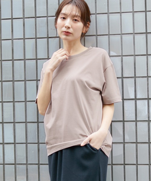 Honeys（ハニーズ）の「きれいめＴシャツ（Tシャツ/カットソー・レディース・イエロー/グリーン/オフホワイト/ブラック/スミクロ/グレイッシュベージュ/ダークブルー/モカ・LL/3L/SS/S/M/L）」の4枚目の写真