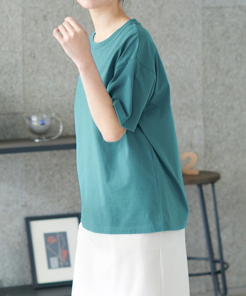 Honeys（ハニーズ）の「きれいめＴシャツ（Tシャツ/カットソー・レディース・イエロー/グリーン/オフホワイト/ブラック/スミクロ/グレイッシュベージュ/ダークブルー/モカ・LL/3L/SS/S/M/L）」の14枚目の写真