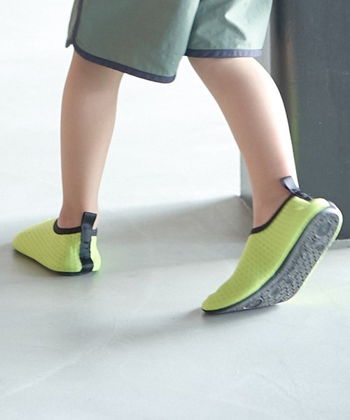 b・ROOM（ビールーム）の「ウォーターシューズ（サンダル・キッズ・レモンイエロー/ブルー/ブラック/グリーン・SMALL/MEDIUM/LARGE/X-LARGE）」の7枚目の写真