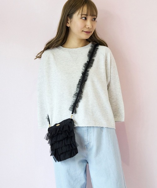 tiny tiny（ティニーティニー）の「チュールフリルチェーンショルダーバッグ[tiny tiny(ティニーティニー)]（ショルダーバッグ・レディース・ブラック/アイボリー/ピンク/グレー/レッド・0）」の2枚目の写真