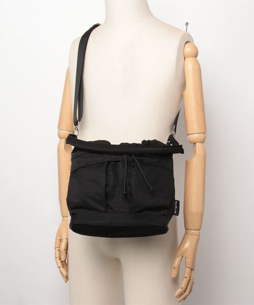 HusHusH（ハッシュアッシュ）の「HusHusH ハッシュアッシュ ヘルメット巾着（ショルダーバッグ・レディース・ピンク/アイボリー/ブラック/ブルー・フリー）」の18枚目の写真