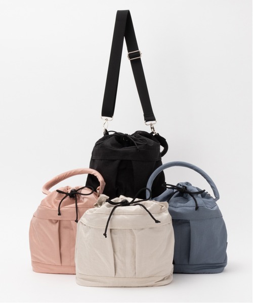 HusHusH（ハッシュアッシュ）の「HusHusH ハッシュアッシュ ヘルメット巾着（ショルダーバッグ・レディース・ピンク/アイボリー/ブラック/ブルー・フリー）」の5枚目の写真