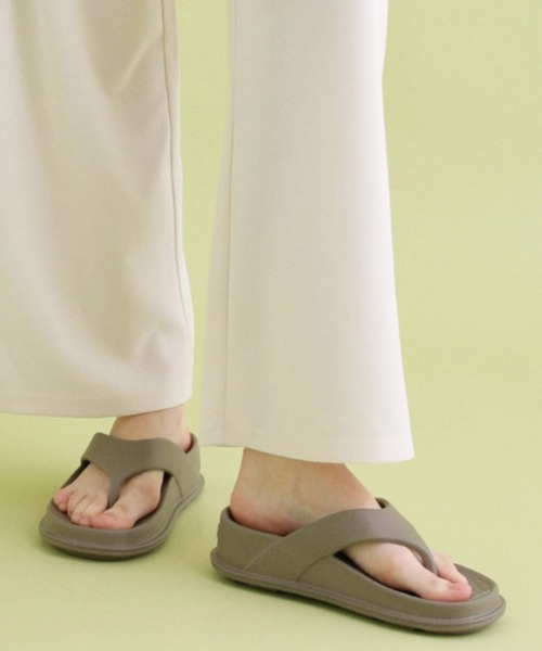 saloon（サルーン）の「【CARIGA】Flip Sandals/フリップサンダル（サンダル・レディース・ブラック/カーキ・LARGE/MEDIUM）」の2枚目の写真