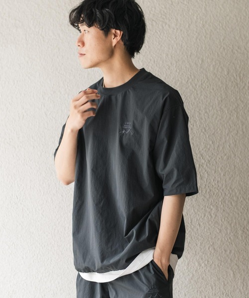 URBAN RESEARCH DOORS（アーバンリサーチドアーズ）の「URDリップストップナイロンTシャツ（Tシャツ/カットソー・メンズ・グレー系その他/ブラック/チャコールグレー・MEDIUM/LARGE）」の2枚目の写真