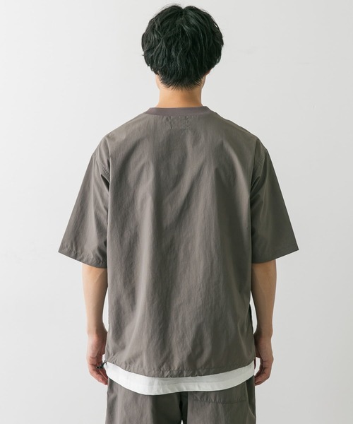 URBAN RESEARCH DOORS（アーバンリサーチドアーズ）の「URDリップストップナイロンTシャツ（Tシャツ/カットソー・メンズ・グレー系その他/ブラック/チャコールグレー・MEDIUM/LARGE）」の16枚目の写真