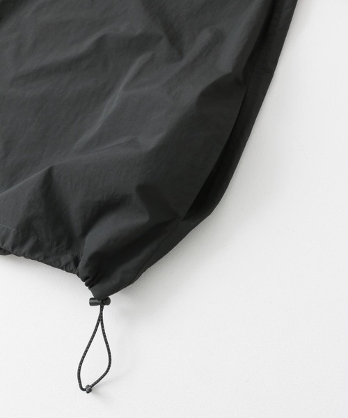 URBAN RESEARCH DOORS（アーバンリサーチドアーズ）の「URDリップストップナイロンTシャツ（Tシャツ/カットソー・メンズ・グレー系その他/ブラック/チャコールグレー・MEDIUM/LARGE）」の6枚目の写真