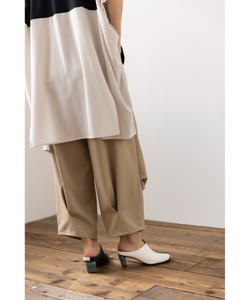 OSMOSIS（オズモーシス）の「コクーンタックパンツ（その他パンツ・レディース・ブラウン/ベージュ/ブラック/チャコール・ONE SIZE）」の10枚目の写真