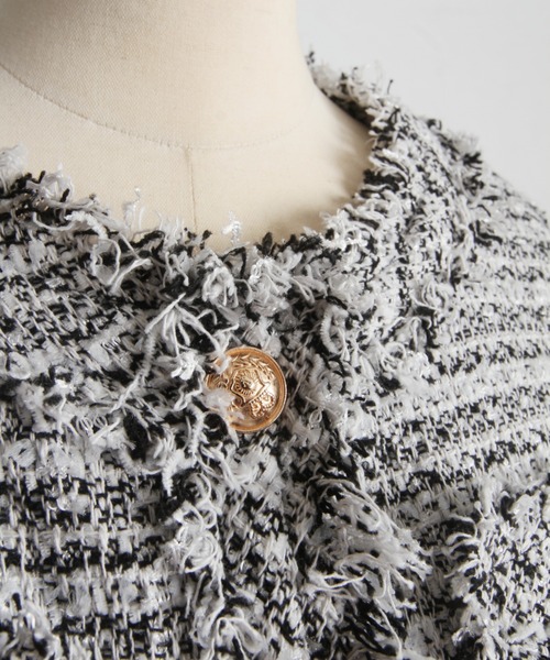 tocco closet（トッコ　クローゼット）の「ゴールド釦フリンジミックスツイードジャケット（ノーカラージャケット・レディース・ブラック/サックスブルー/アイボリー/ピンク・M）」の11枚目の写真
